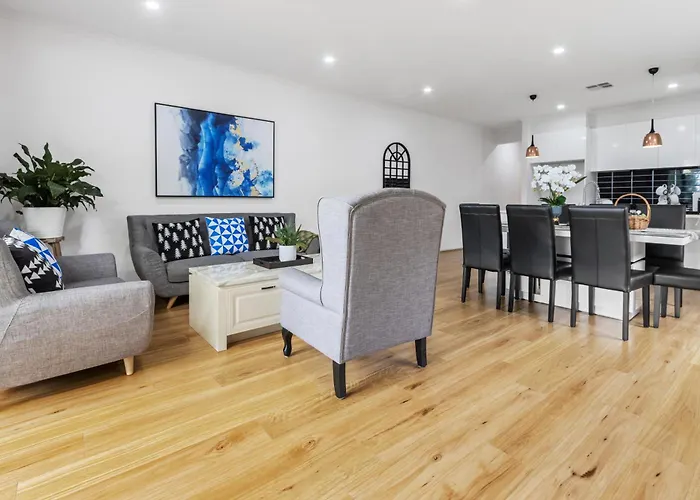 Entire 2 Storey Home In Tranmere