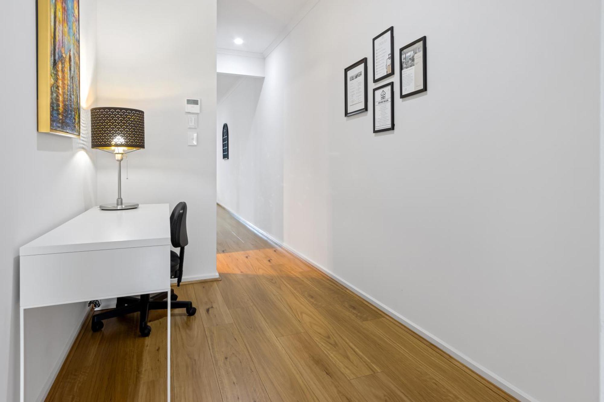 Entire 2 Storey In Tranmere Villa