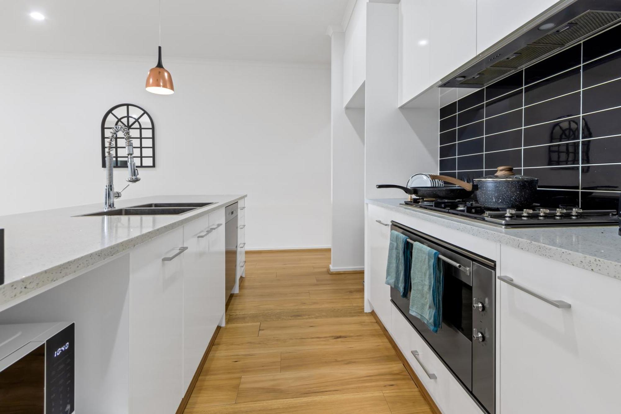 Entire 2 Storey In Tranmere Villa