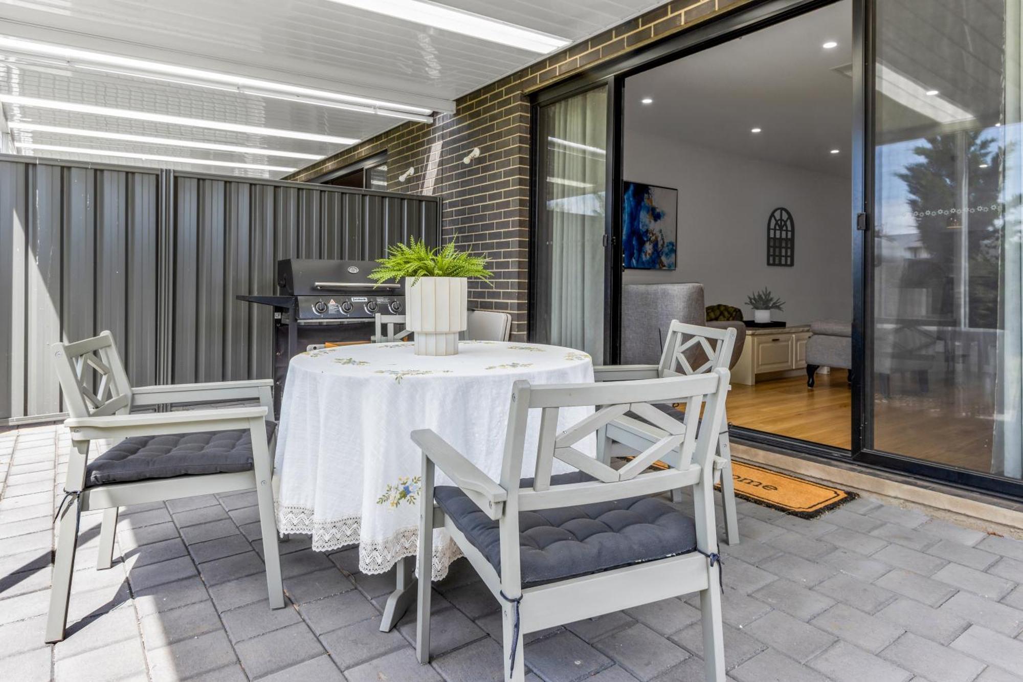 Villa Entire 2 Storey In Tranmere Campbelltown