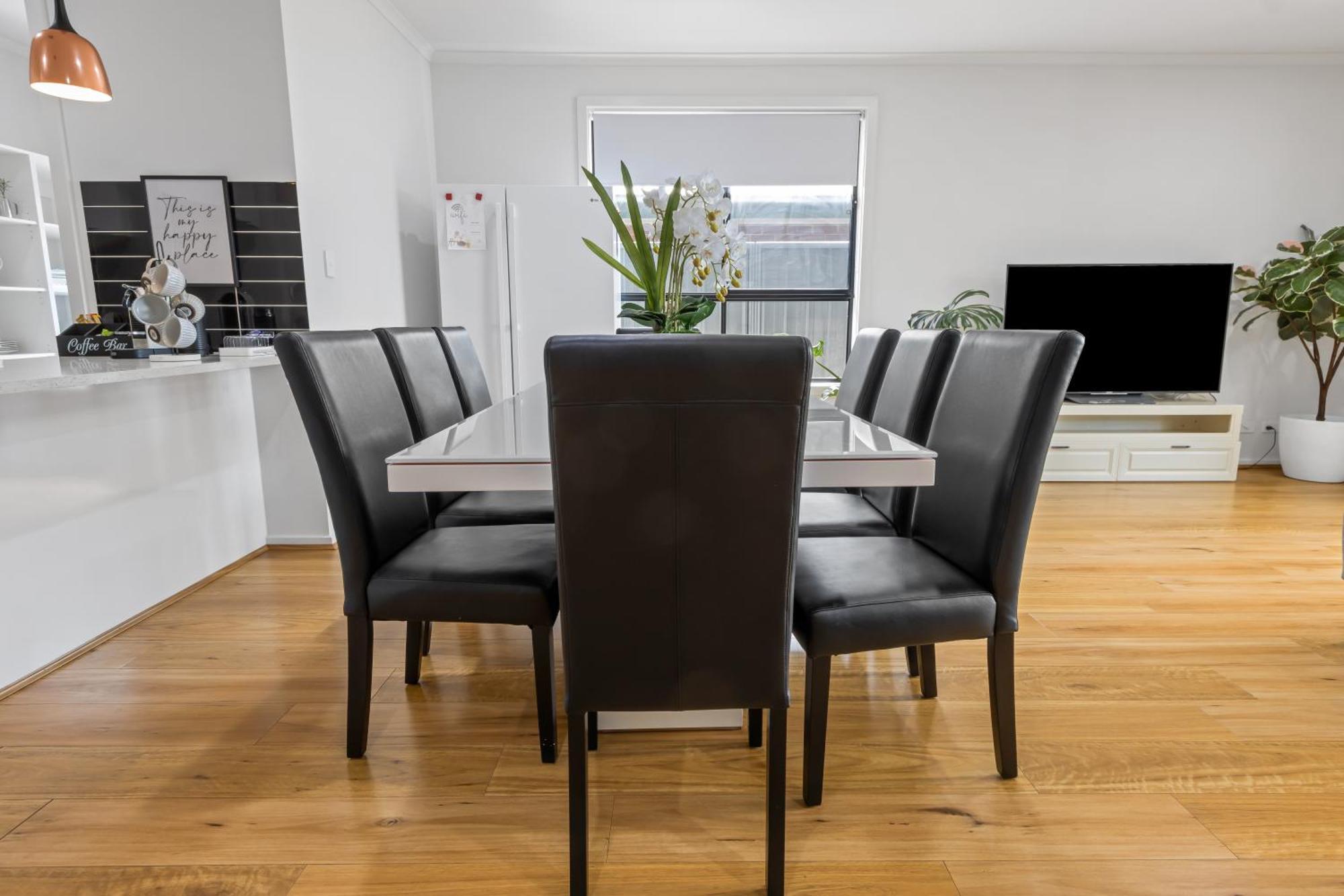 Entire 2 Storey In Tranmere Campbelltown