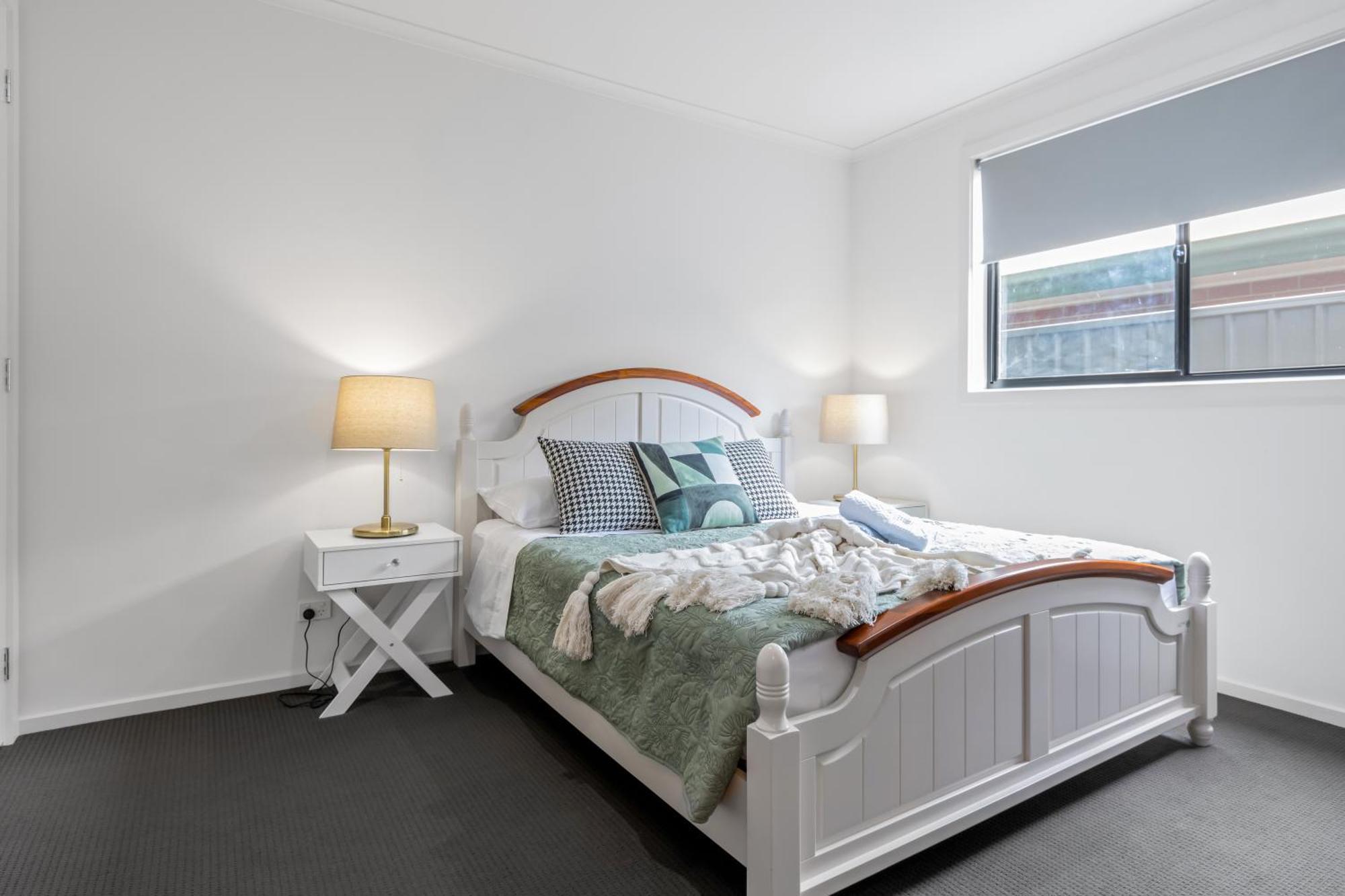 Villa Entire 2 Storey In Tranmere *