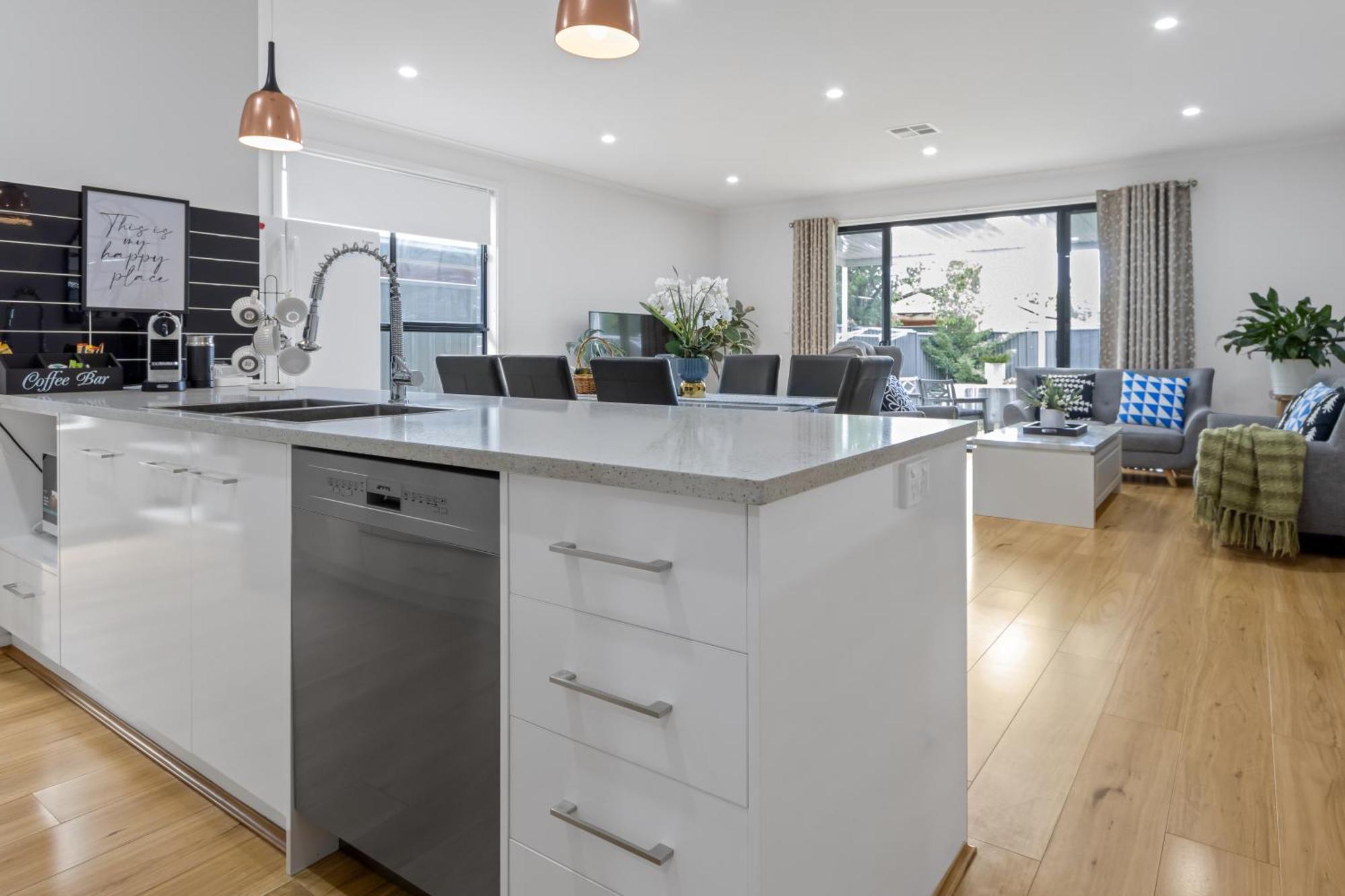 Entire 2 Storey In Tranmere Villa