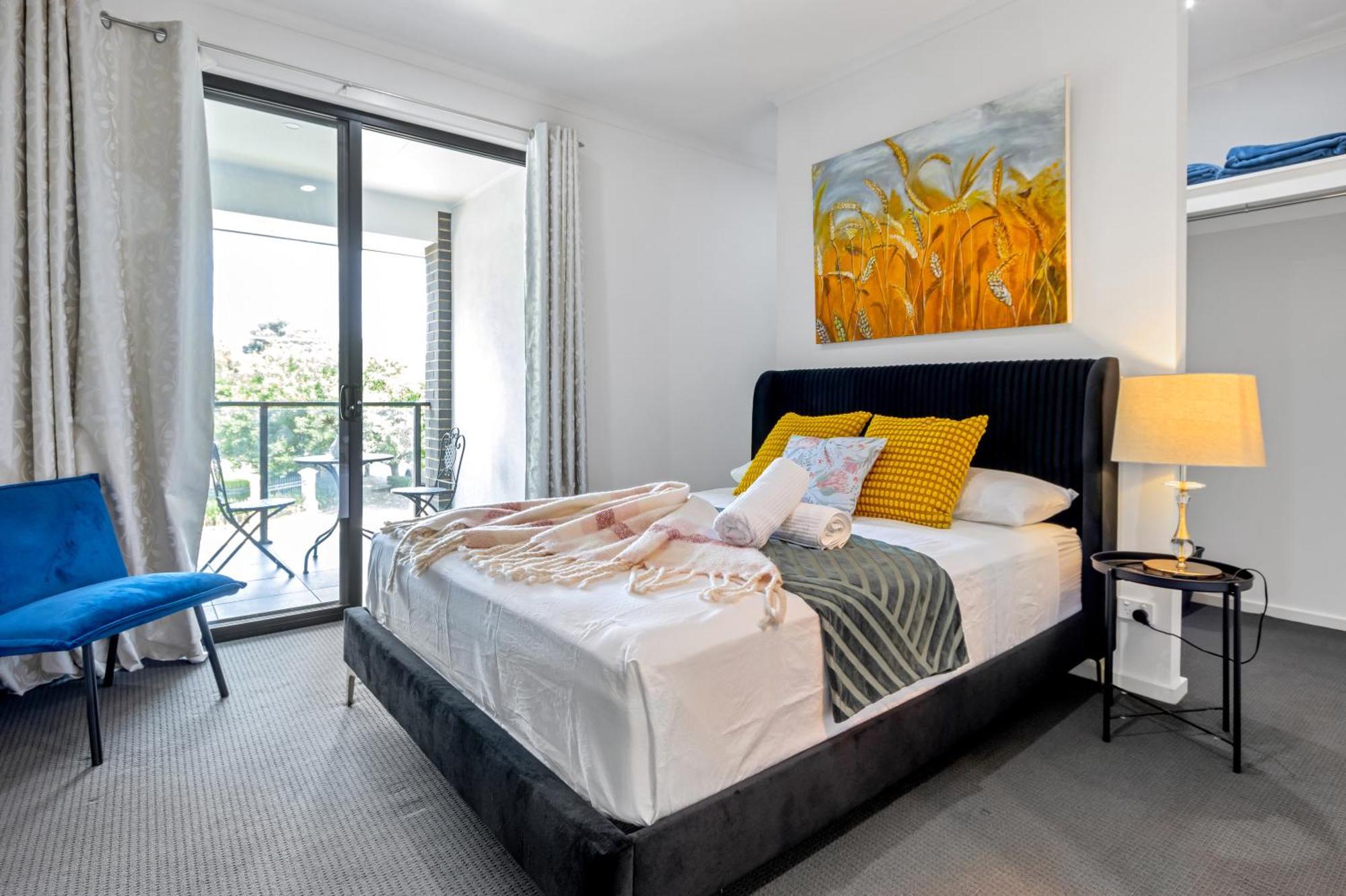Entire 2 Storey In Tranmere Villa *