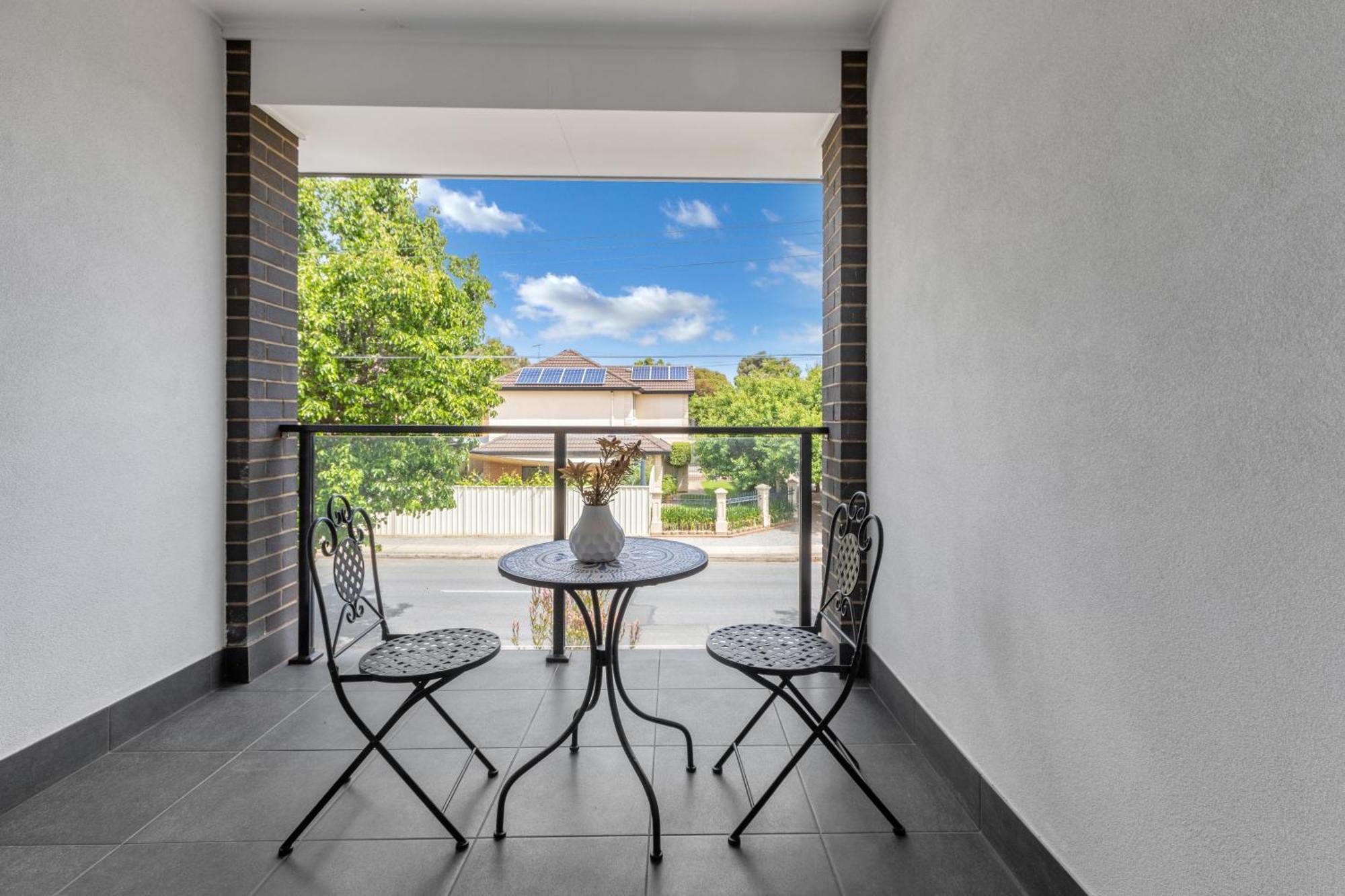 Entire 2 Storey In Tranmere Villa